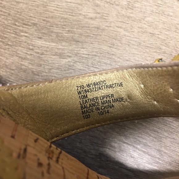 ☀️White Mountain Jeweled Leather Wedge Sandals 10 - Picture 7 of 8